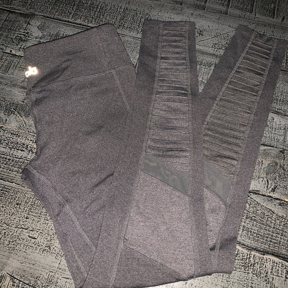 ALO Yoga Moto Mesh Gray Leggings with Ribbed Detail - Picture 1 of 3